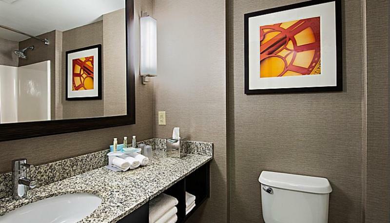 Express & Boston - By Ihg Hotel 3*